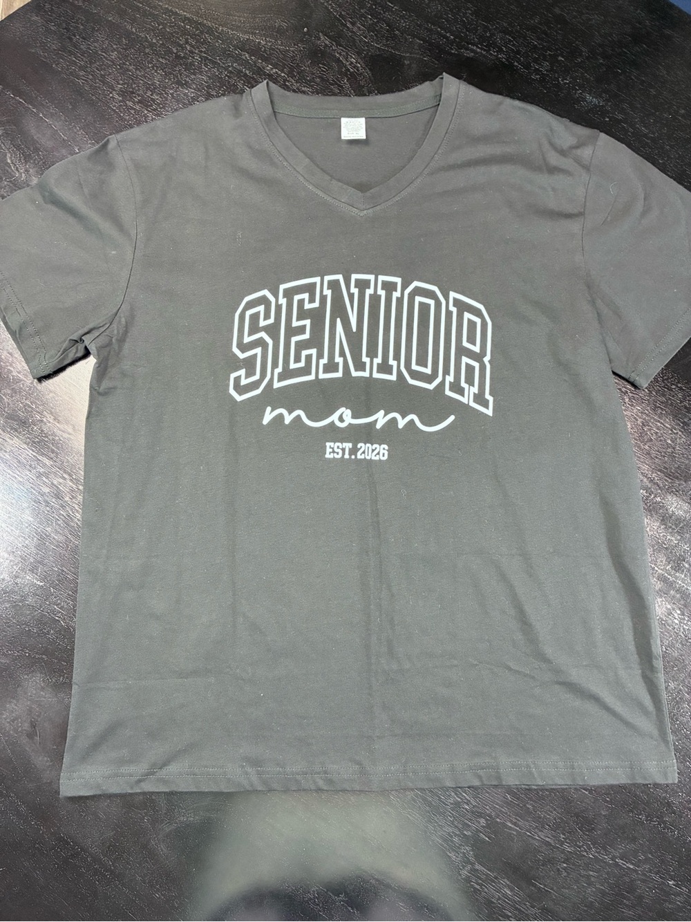 Senior Mom V-Neck T-Shirt - Black